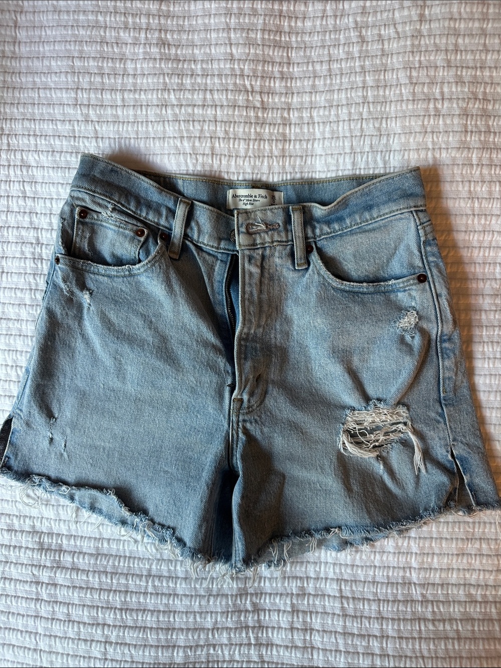 Abercrombie 4” Distressed Mom Short High Rise